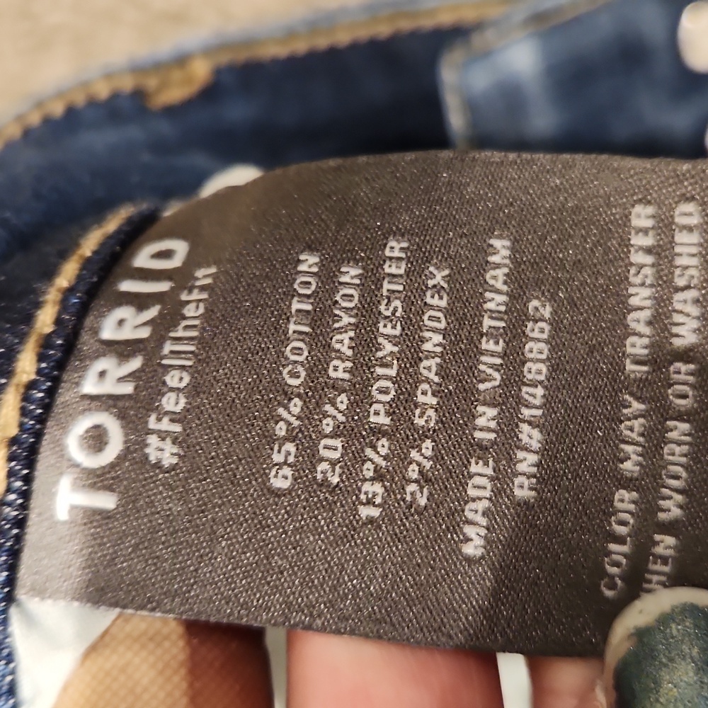 Torrid Crop Jogging Jeans Sz 18 - Picture 8 of 8